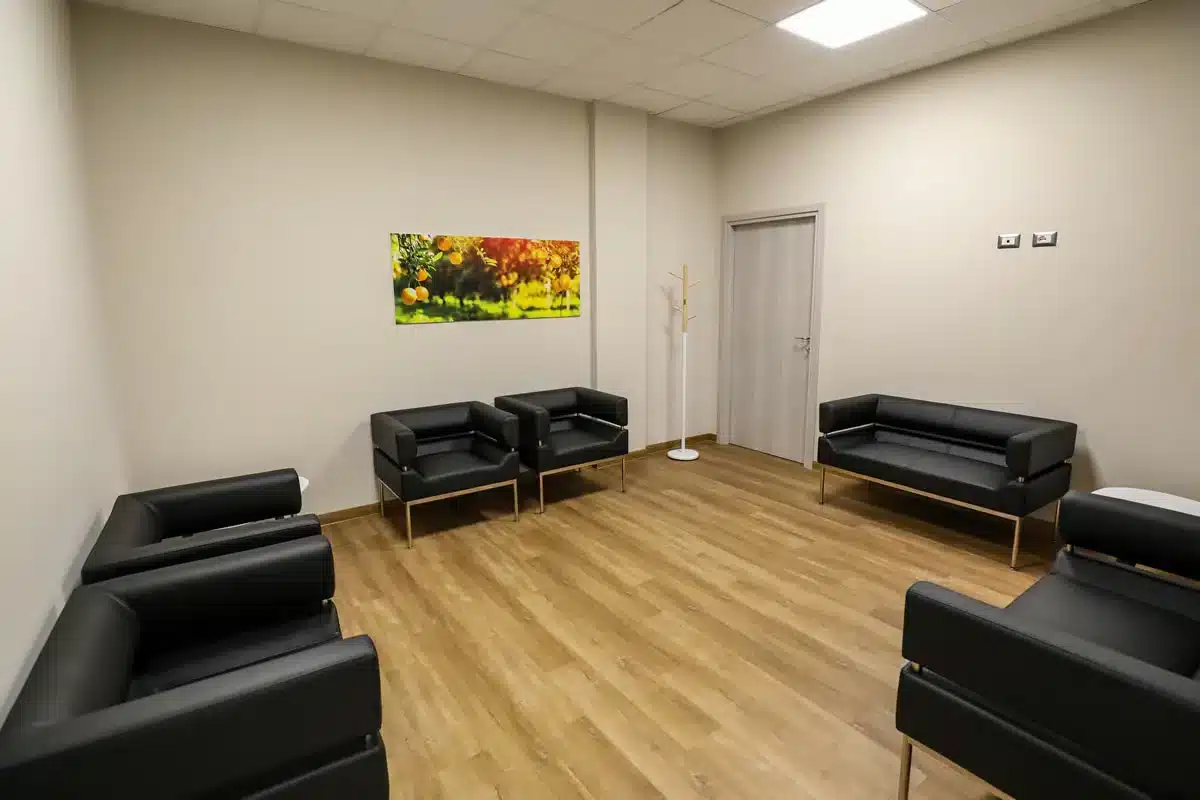 sala-arancio Sala Arancio della Casa Funeraria Athena di Rivoli – camera ardente per ultimo saluto