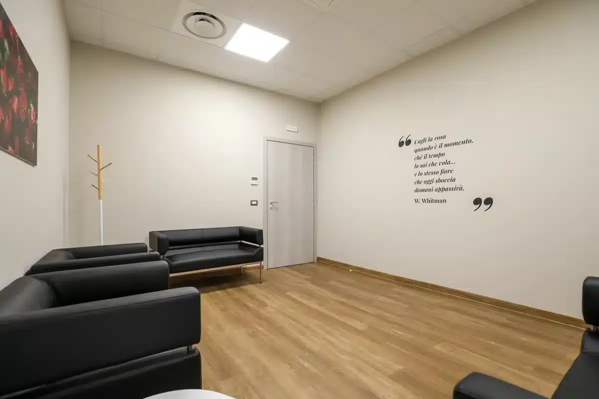 sala-cedro Sala Cedro della Casa Funeraria Athena di Rivoli – ambiente dedicato alla veglia funebre