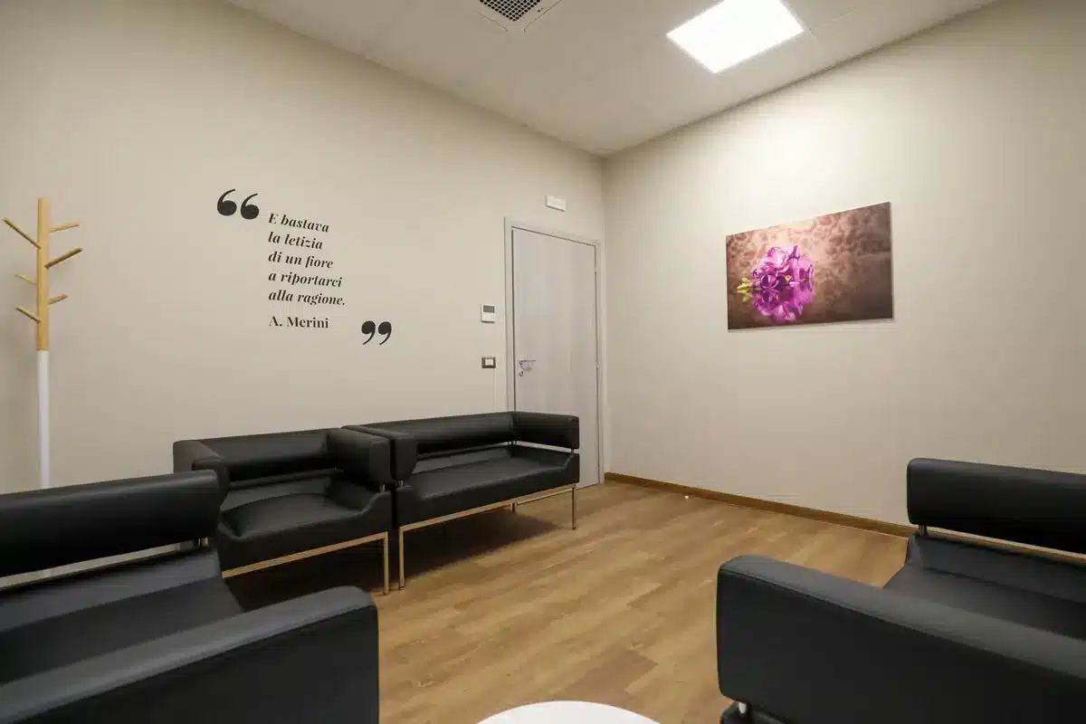 sala-fresia Sala Fresia della Casa Funeraria Athena di Rivoli – camera ardente moderna e silenziosa