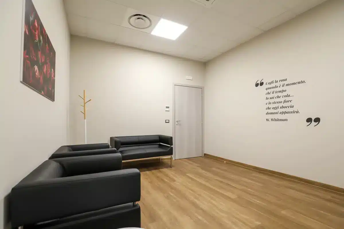 sala-rosa Sala Rosa della Casa Funeraria Athena di Rivoli – ambiente riservato per veglia funebre