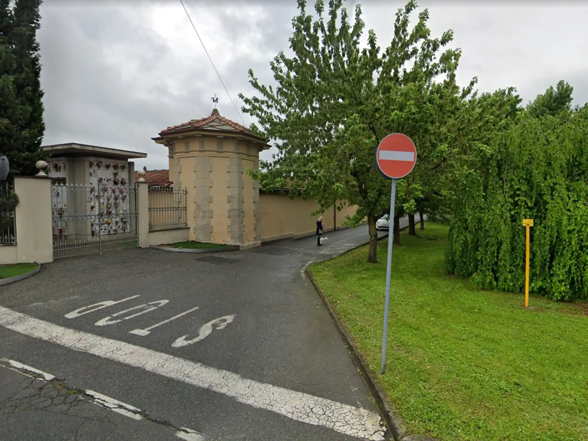 Ingresso del cimitero di ciriè