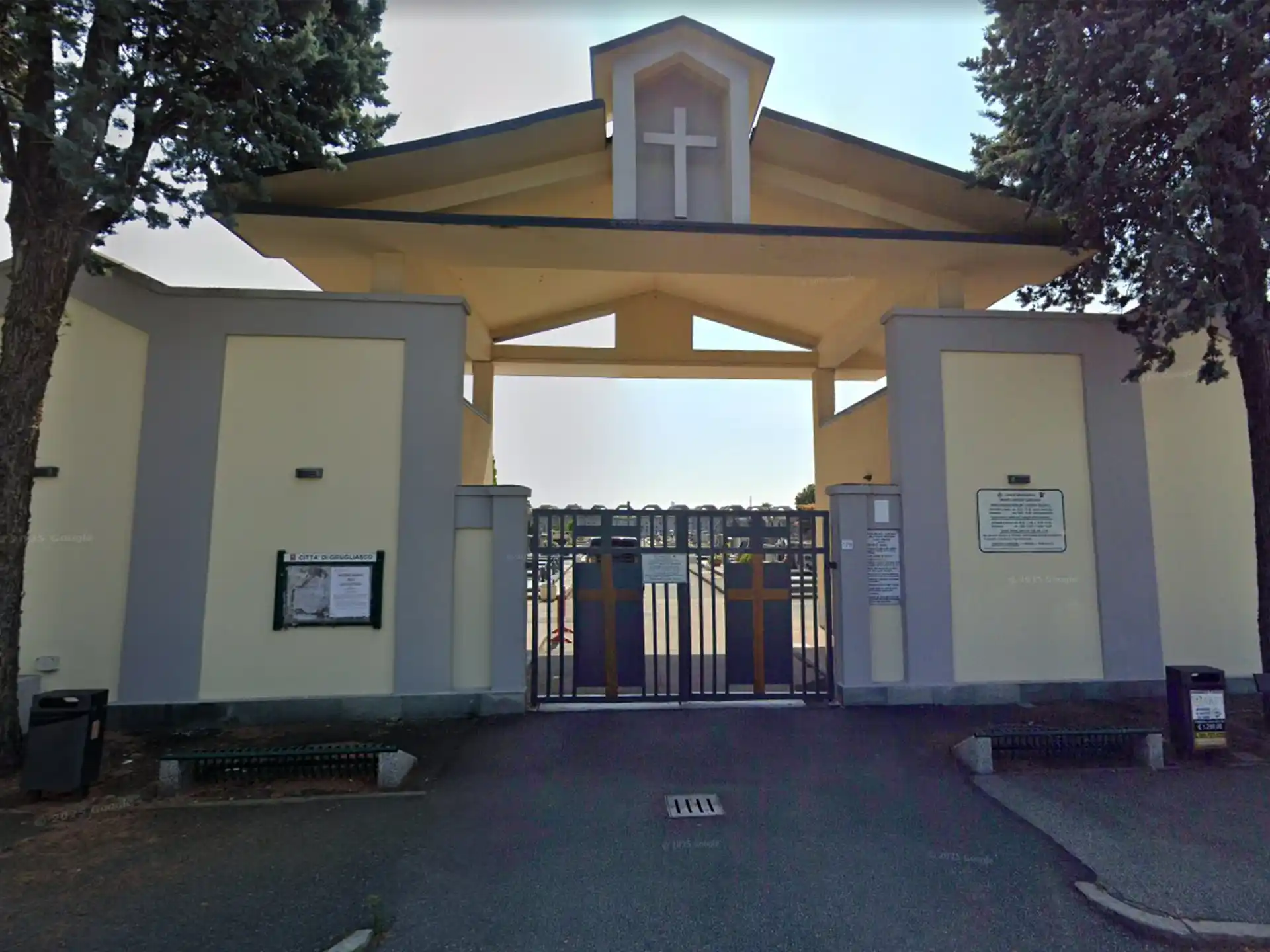 Ingresso del cimitero di Grugliasco